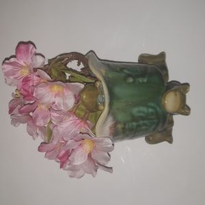 Green Lucky Frog Planter